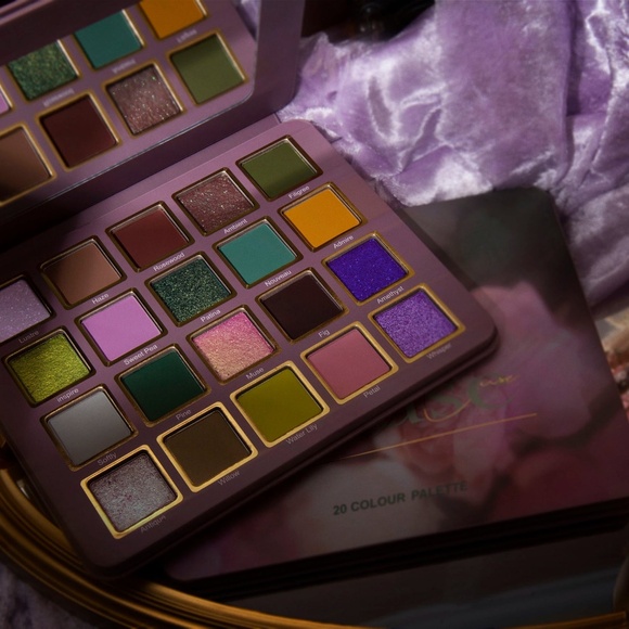 Cosmic Brushes "Muse" eyeshadow palette - Picture 9 of 12